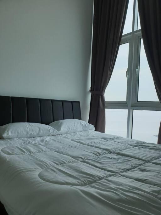 Direct Qbm & Ikea *Highfloor Sunrise Seaview Condo Bayan Lepas Exterior photo
